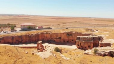 Mardin 'in tarihi tarihi tarihi tarihi kent mezopotamya kalıntılarının yanında yer alan hava görüntüleme grubu yakınlaştırıldı
