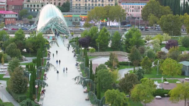 Tbilisi Georgia Oktober 2021 Pemandangan Taman Rike Modern Dan Jembatan — Stok Video