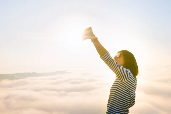 Caucasian Brunette Woman Holds Phone High Taking Selfie Clouds Sunrise — Photo