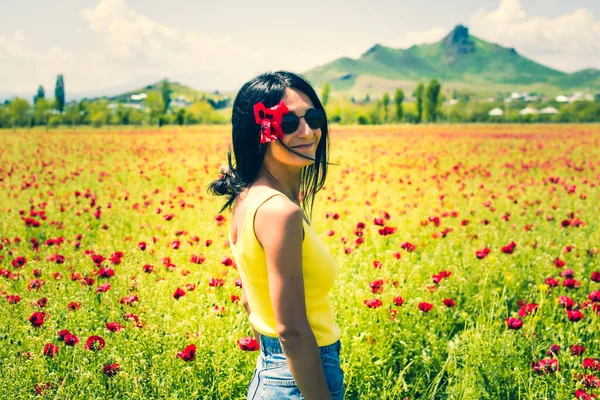 Young Caucasian Woman Portrait Stand Poppy Field Springtime Smile Camera — Stok fotoğraf