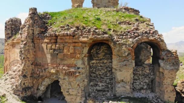 Vue Aérienne Rapprochée Ascendante Autour Des Ruines Cathédrale Orthodoxe Géorgienne — Video