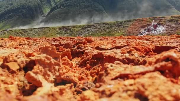 图鲁索谷地景观宏观闭合景观自然矿泉资源橙色结构和图式与汽车通过 观光的概念 — 图库视频影像