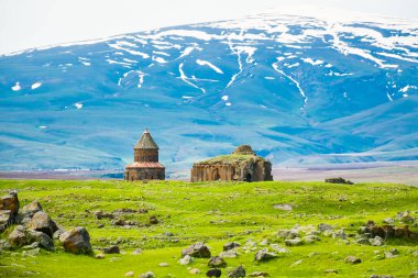 Ani tarihi şehirler bölgesi (Ani Harabeleri). Orta Çağ 'da önemli bir ticaret yolu. Ani, Kars, Türkiye 'deki tarihi kilise ve tapınak.