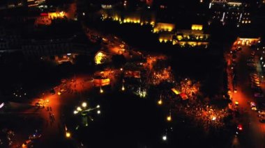 Tiflis, Gürcistan - 20 Haziran 2022: Havadan görüşlü insanlar büyük çaplı AB yanlısı miting etkinliği için sokaklara döküldüler. Binlerce insan barışçıl gösteri etkinliğinde. Başkent Gürcistan 'da Avrupa yanlısı miting
