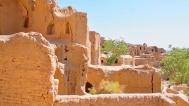  Kashan 'daki tarihi şatonun manzarası şehir binalarının arka planında. İran tarihi mirası kavramını keşfedin
