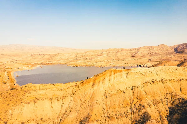Luchtfoto Toeristische Wandeling Opgewonden Unieke Textuur Kleurrijke Regenboog Woestijn Canyons — Stockfoto