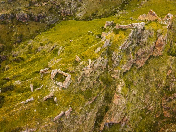 Aerial Top View Historical Tmogvi Fortress Ruins Old Wall Hilltop — Stockfoto
