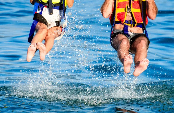 Couple Para Sailing Touch Water Para Sailing Safety Water Sports — Zdjęcie stockowe