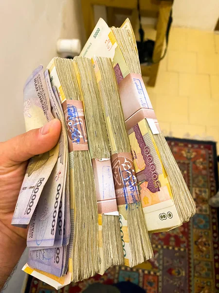 Hand Hold Iranian Money Banknotes Exchange 100 Dollars — Foto de Stock