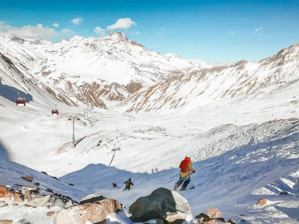 Groep Mannelijke Skiërs Ski Afdaling Kobi Piste Gudauri Skigebied Kaukasus — Stockfoto