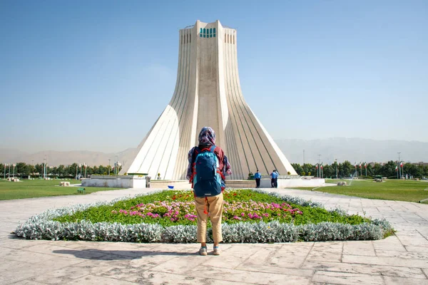 Junio 2022 Caminata Mochilera Por Torre Azadi Famoso Monumento Teherán — Foto de Stock