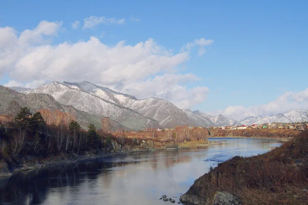 Fiume luminoso che scompare in lontananza — Foto Stock