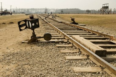 AUSCHWitz, POLAND - 30 Mart 2012: Oswiecim 'de demiryolu değişimi