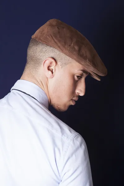 Man wearing a beanie profile — Stock Photo, Image