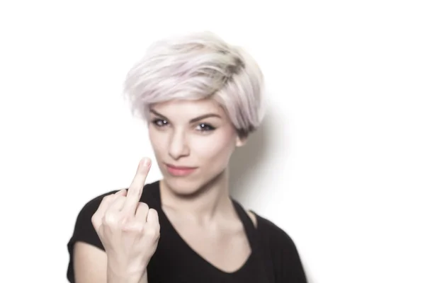 Girl with dyed hair showing middle finger — Stock Photo, Image