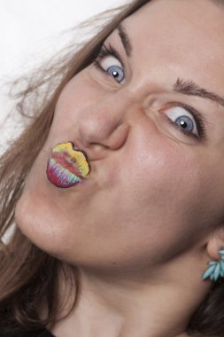 kadın ekşitmeden boyalı dudaklar