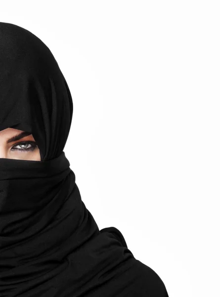Halb Mädchen trägt Burka — Stockfoto