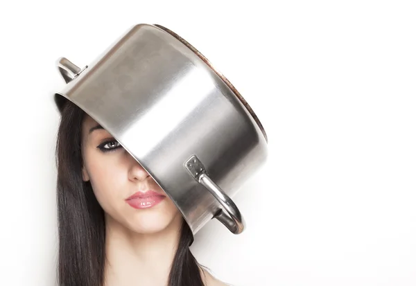 Flicka klädd i en pott som hatt — Stockfoto