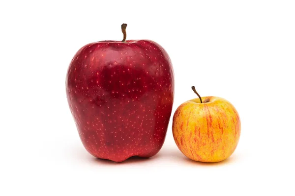 Großer Roter Apfel Auf Weißem Hintergrund — Stockfoto