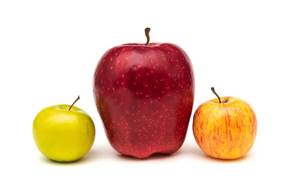 Großer Roter Apfel Auf Weißem Hintergrund — Stockfoto