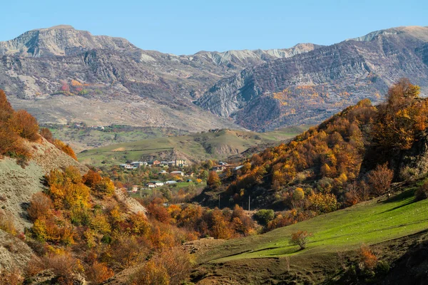 Azerbaycan 'daki Lahij köyünün manzarası