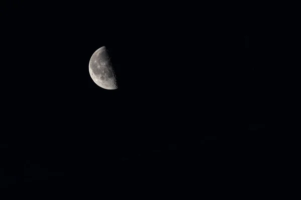 Slábnoucí Měsíc Noční Obloze — Stock fotografie