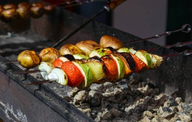 Sıcak ızgara sebze yemek için.