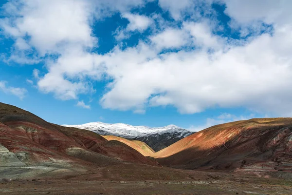 Vista Panorâmica Das Montanhas Listradas Vermelhas Inverno — Fotografia de Stock