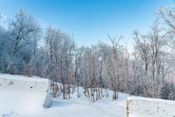 Скользкая Снежная Дорога Горном Перевале — стоковое фото
