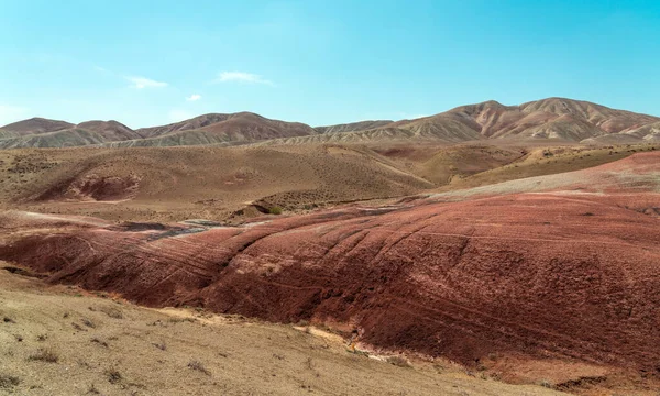 Κόκκινη Άμμος Βουνά Στην Περιοχή Της Ερήμου Του Αζερμπαϊτζάν — Φωτογραφία Αρχείου