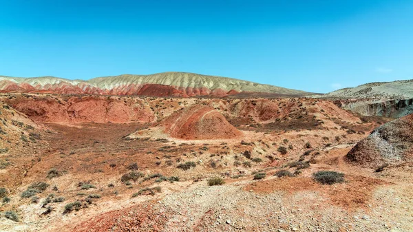 Κόκκινη Άμμος Βουνά Στην Περιοχή Της Ερήμου Του Αζερμπαϊτζάν — Φωτογραφία Αρχείου