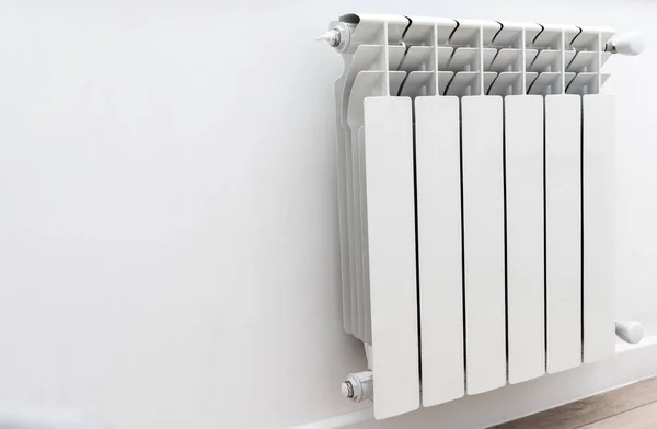 Uppvärmningsradiatorsektioner Väggen — Stockfoto