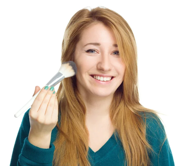 Girl is applying makeup  using brush — Stock Photo, Image