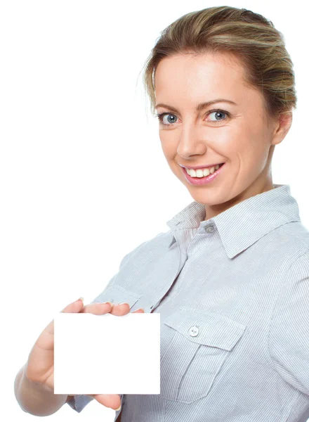 boş boş kağıt kart kopya metin için yer işaretiyle gösterilen çekici genç kadın
