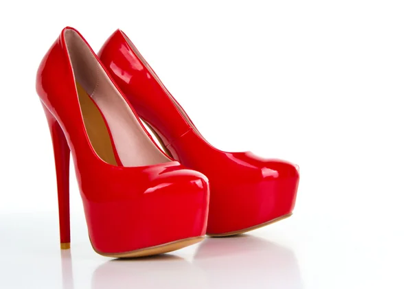 Kırmızı yüksek topuk kadın ayakkabı — Stok fotoğraf