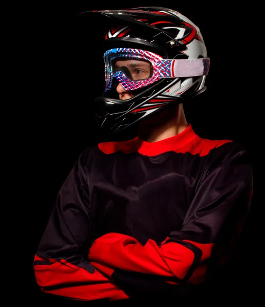 Homem ciclista de uniforme de bicicleta com braços cruzados — Fotografia de Stock