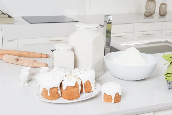 Osterkuchen in der Küche — Stockfoto