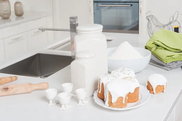 Osterkuchen in der Küche — Stockfoto