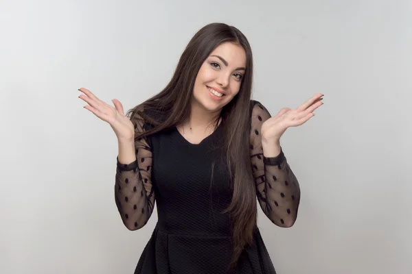 Retrato de mulher em vestido preto — Fotografia de Stock