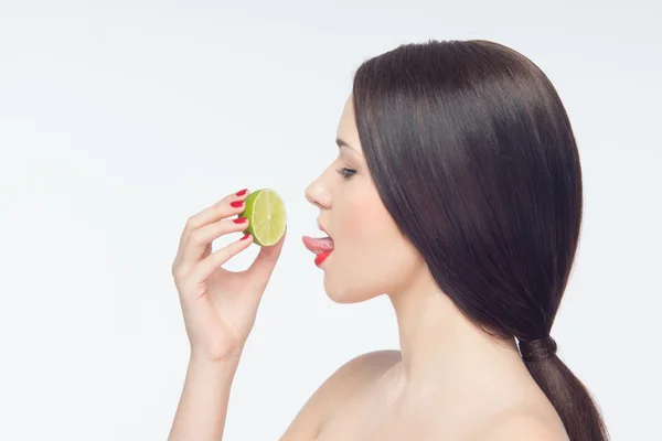 Mulher com frutas — Fotografia de Stock