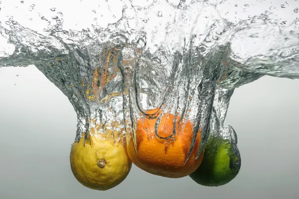 Frutas y verduras frescas para nadar — Foto de Stock