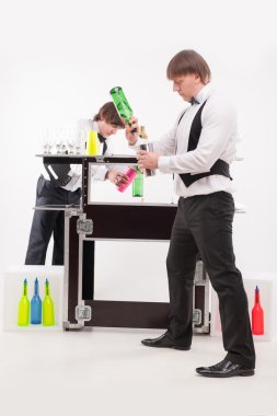 İyi barmen özniteliklerini