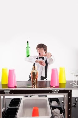 İyi barmen özniteliklerini