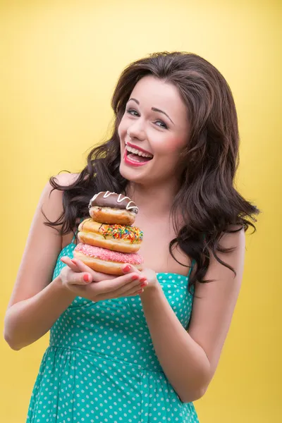 Sexy vrouw met zoetigheden — Stockfoto