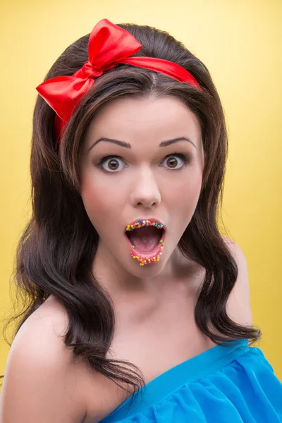 Mujer sexy con dulces — Foto de Stock