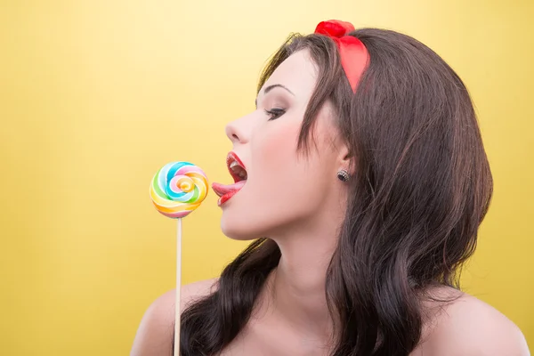 Donna sexy con dolci — Foto Stock