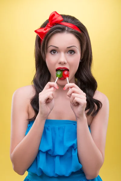 Mulher sexy com doces — Fotografia de Stock