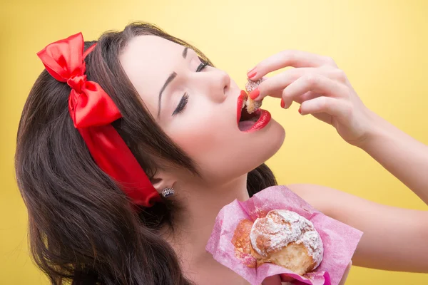 Sweets ile seksi kadın — Stok fotoğraf