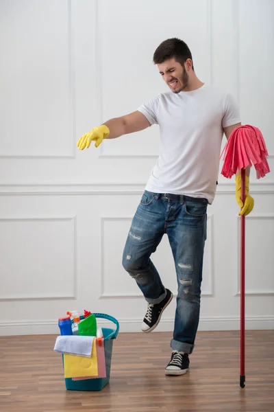 Janitor privando-o de sujeira — Fotografia de Stock