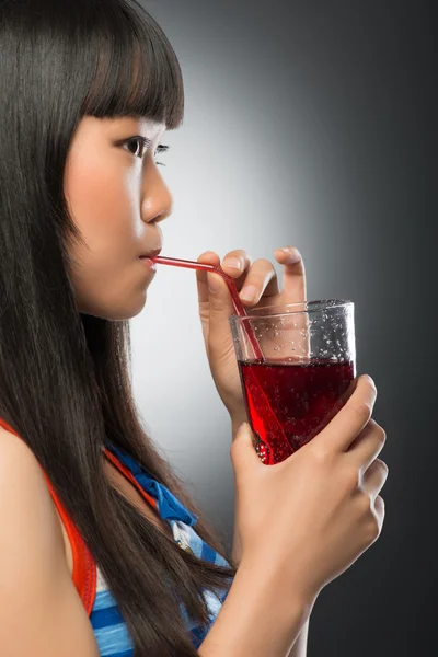 Mujer asiática y jugo — Foto de Stock